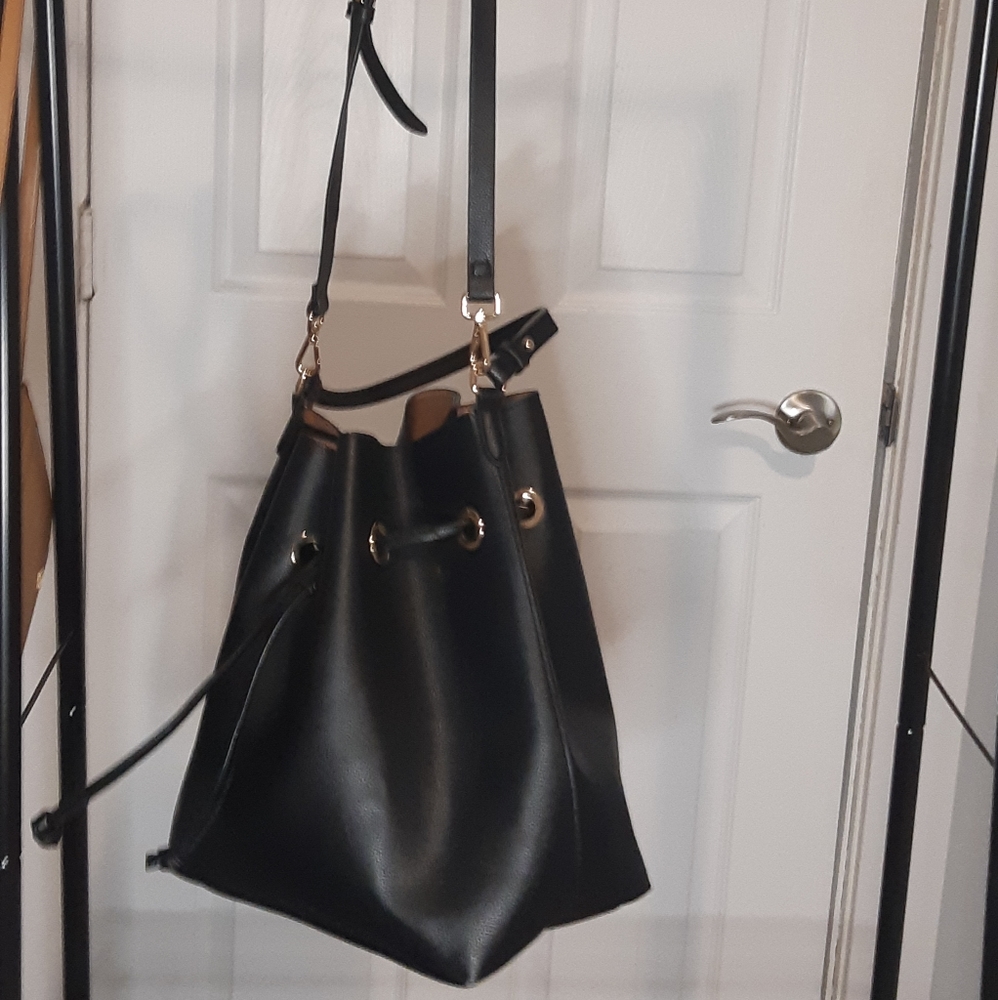 🌺Moving Sale!🪴 Black h&m bag